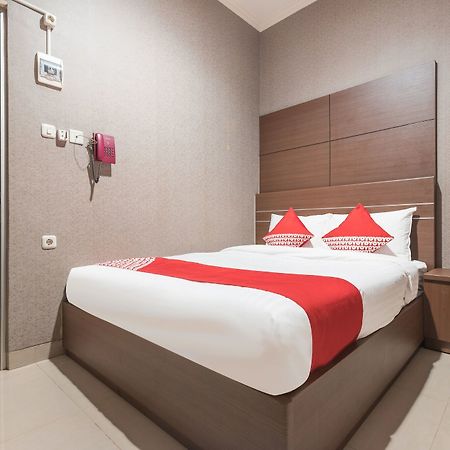 Oyo 383 Env Residence Джакарта Екстериор снимка