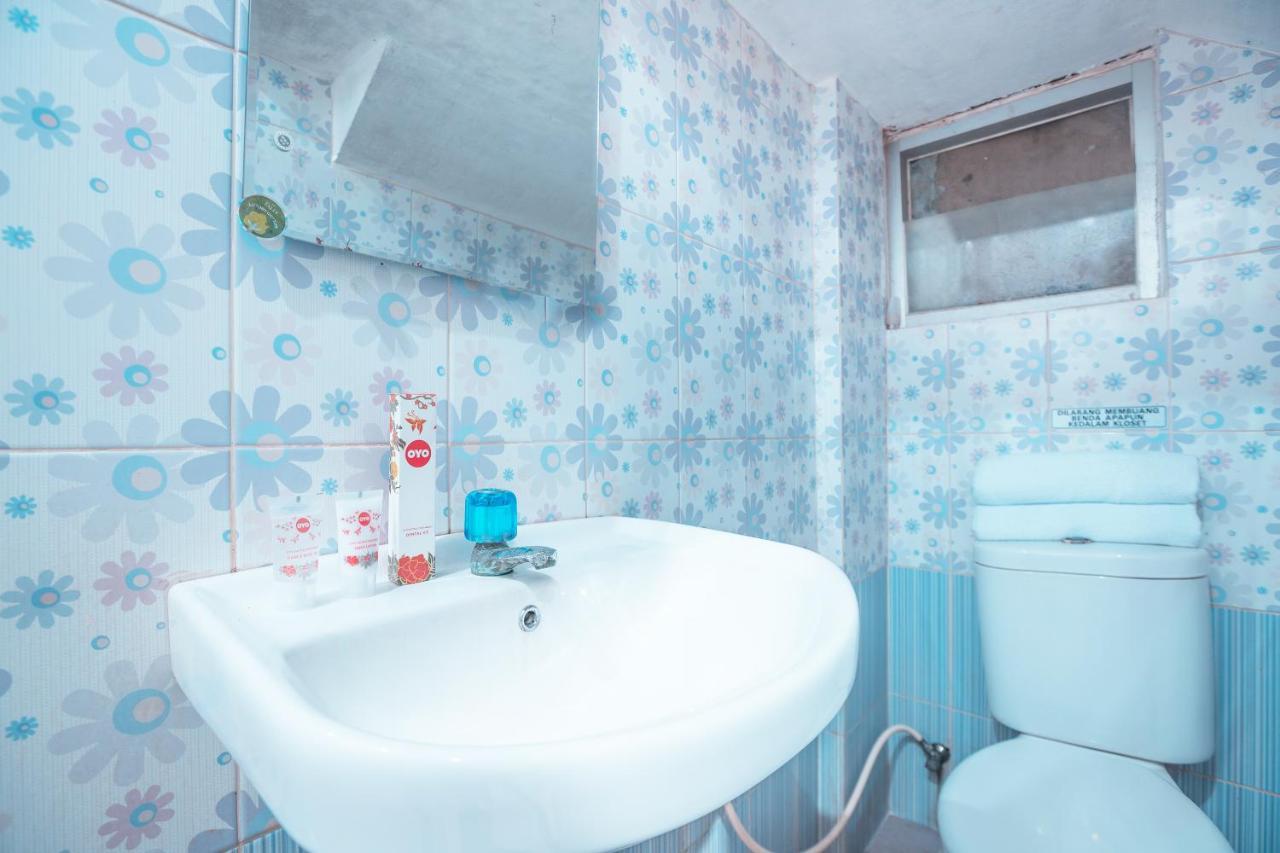 Oyo 383 Env Residence Джакарта Екстериор снимка