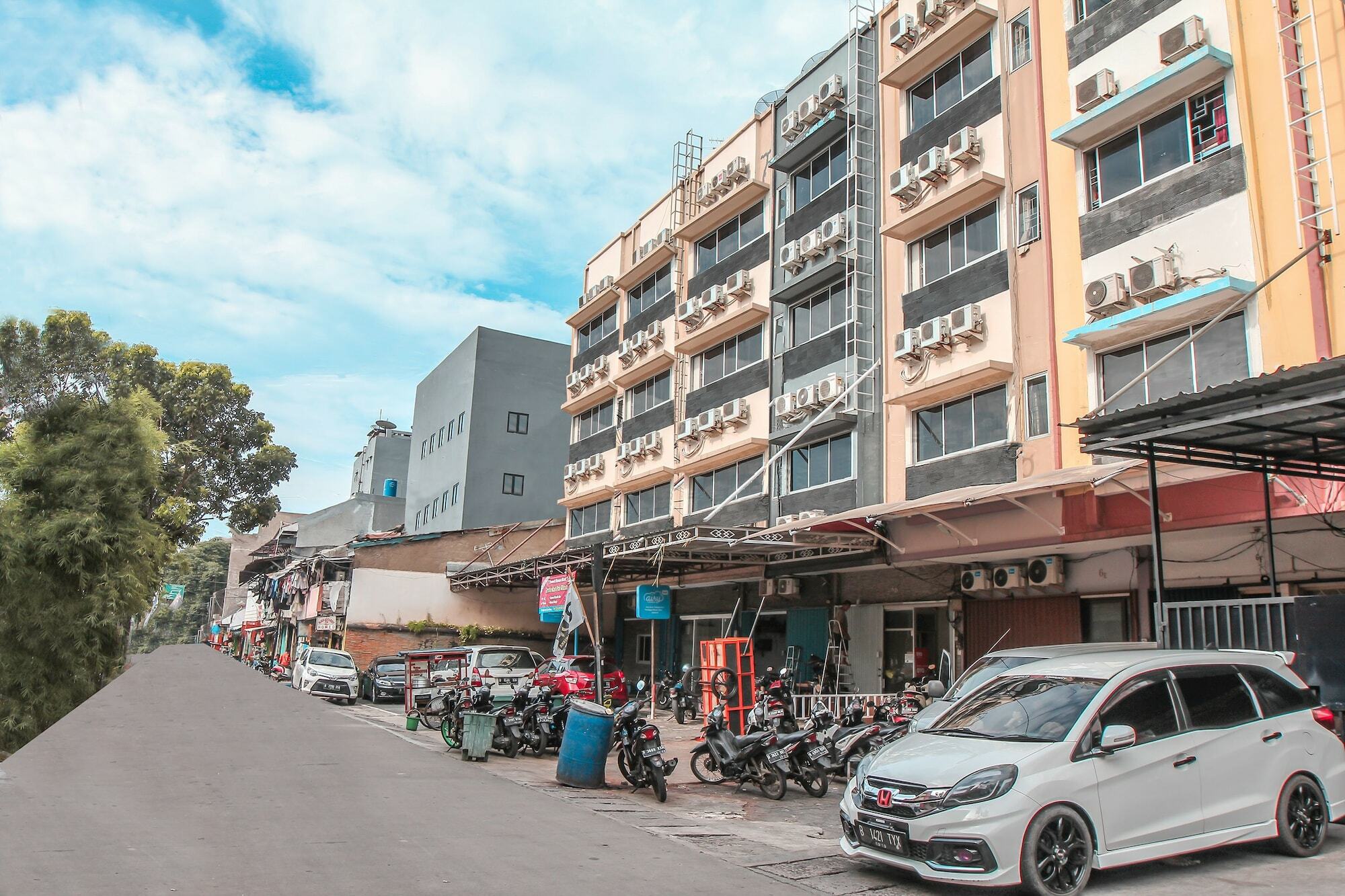 Oyo 383 Env Residence Джакарта Екстериор снимка